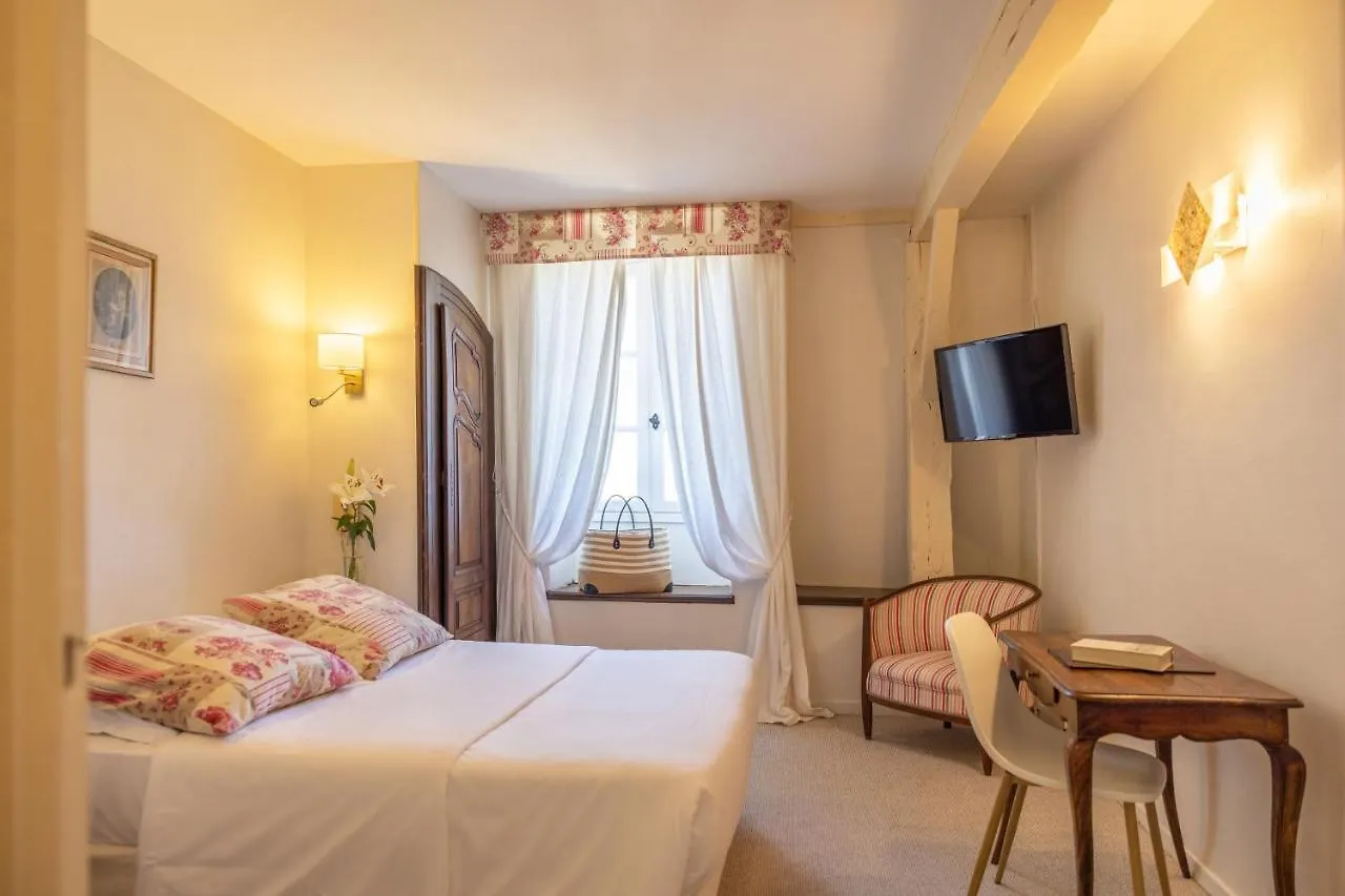 ***  Logis Hotel Restaurant Chateau Bellevue Cazaubon Francia